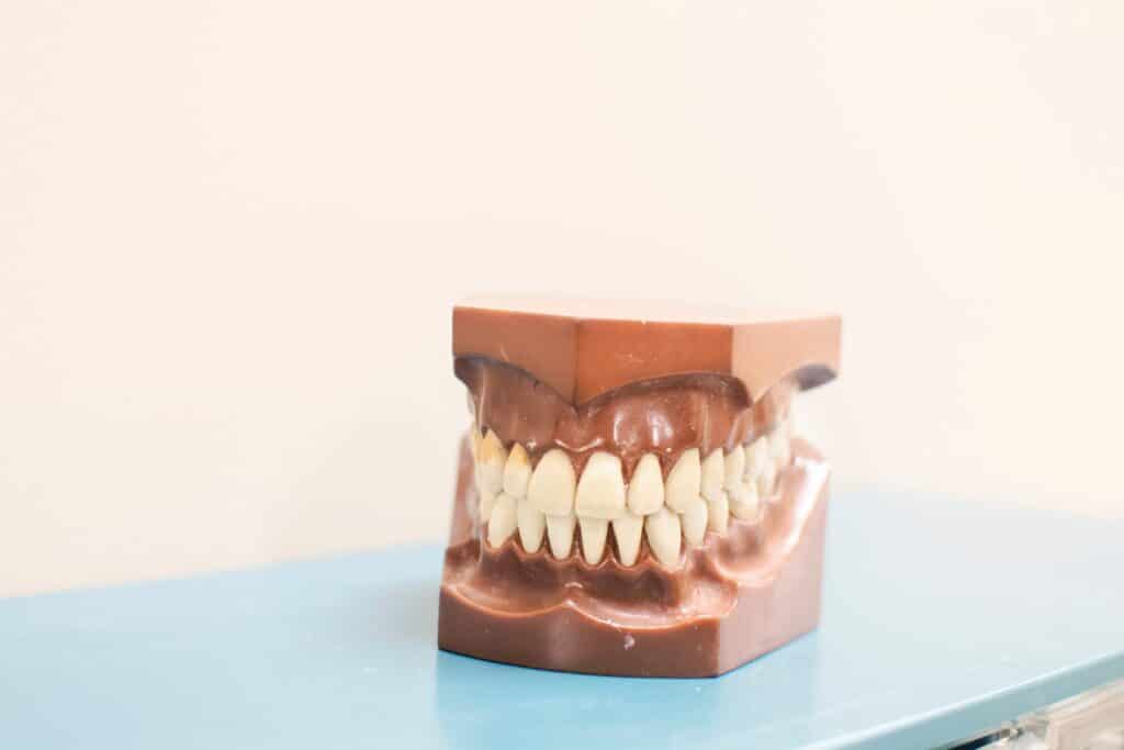 how to treat sensitive teeth and dental floss use